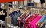Ubrania w sklepach są coraz gorszej jakości. Tak twierdzi blisko połowa konsumentów Polaków