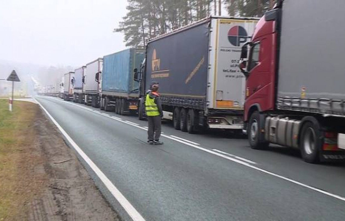 Trwa tranzyt drogowy przez Polskę towarów objętych sankcjami