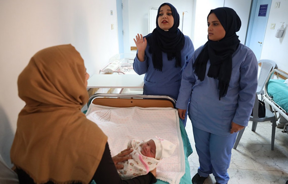 Pielęgniarki matką i noworodkiem, ambulatorium w Beit Sahour w Palestynie