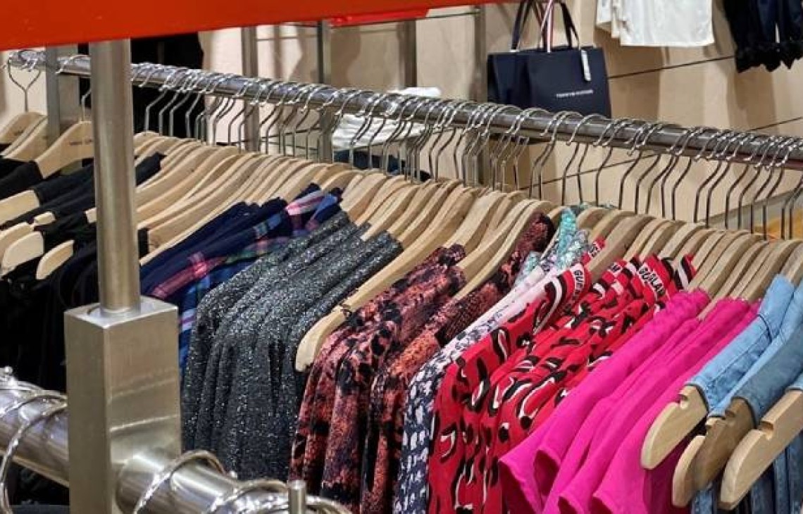 Ubrania w sklepach są coraz gorszej jakości. Tak twierdzi blisko połowa konsumentów Polaków