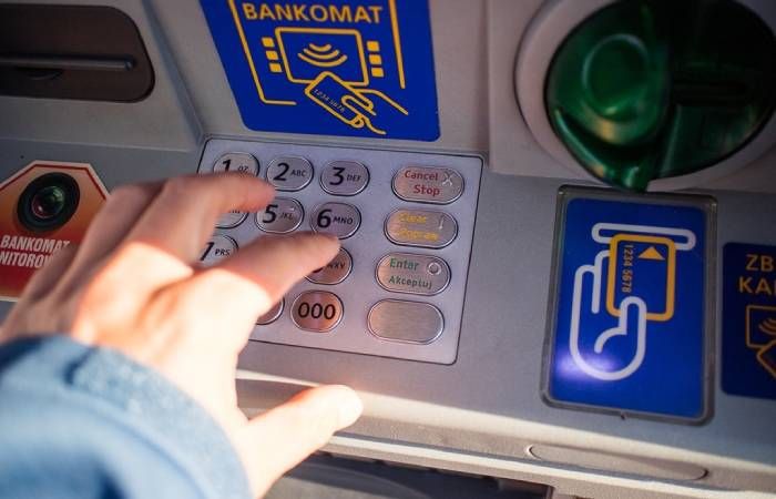 Znaczny ubytek bankomatów w Polsce