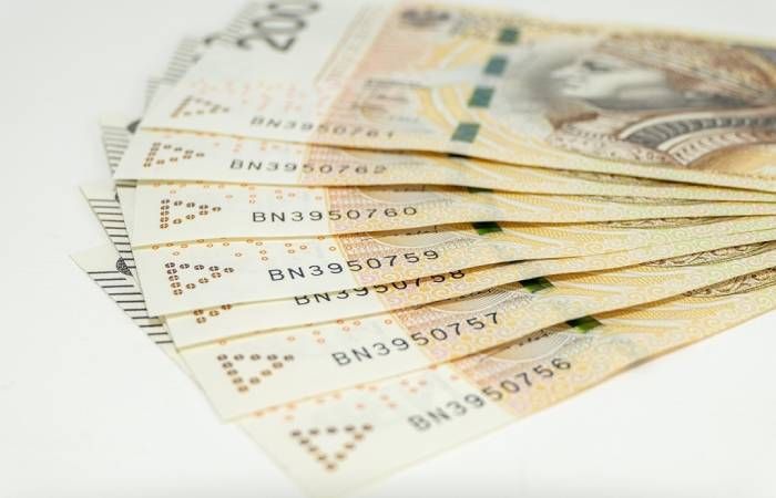 Polacy zmieniają przyzwyczajenia. Obecnie najczęściej oszczędzają na elektronice, meblach i odzieży.
