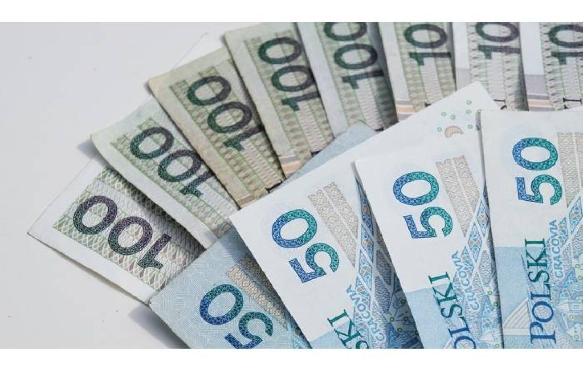 Złoty zareagował spadkiem po decyzji RPP