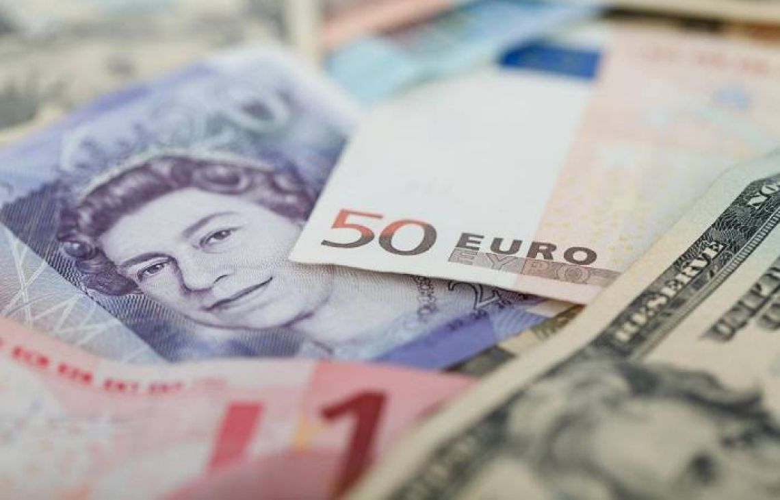 Waluty w górę, a złotówka traci na wartości